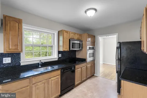 $900,000 | 1585 Kimblewick Road, Potomac, MD 20854