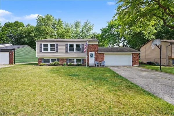 $289,900 | 26930 Southwood Lane, Olmsted Falls, OH 44138