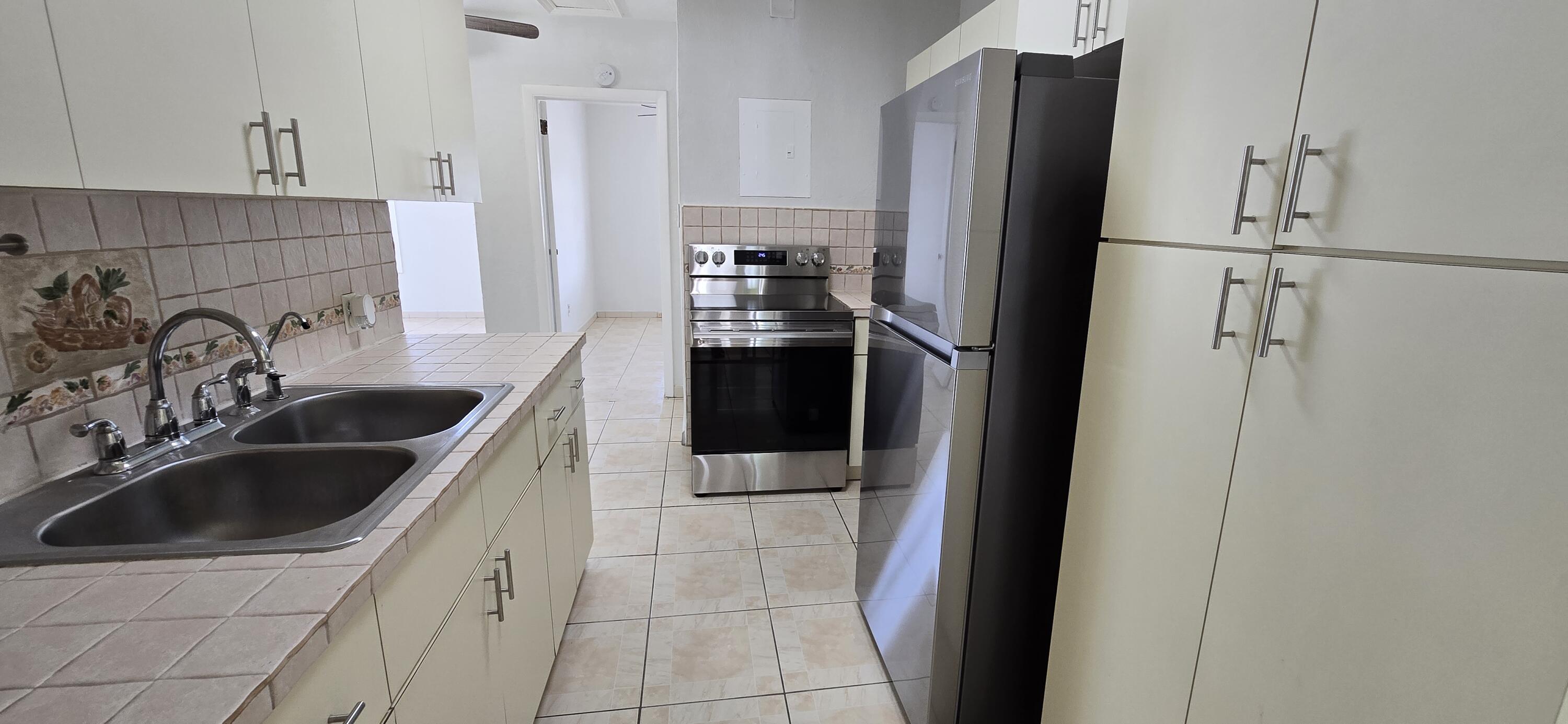 2787 Southwest 34th Court Miami, FL 33133 - Photo 10 of 22 10