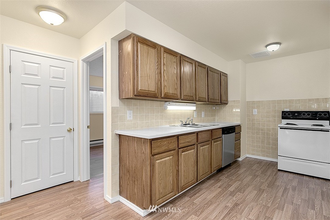308 28th Avenue South Seattle, WA 98144 - Photo 3 of 9