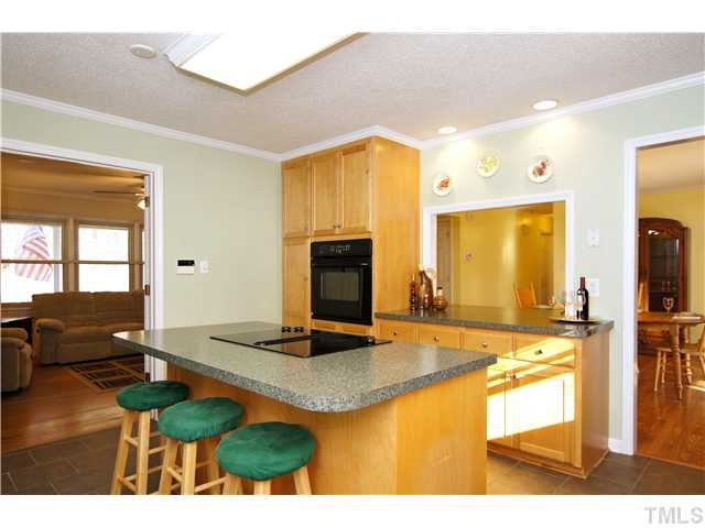 933 Allister Road Durham, NC 27703 - Photo 9 of 20 A Cooks dream!