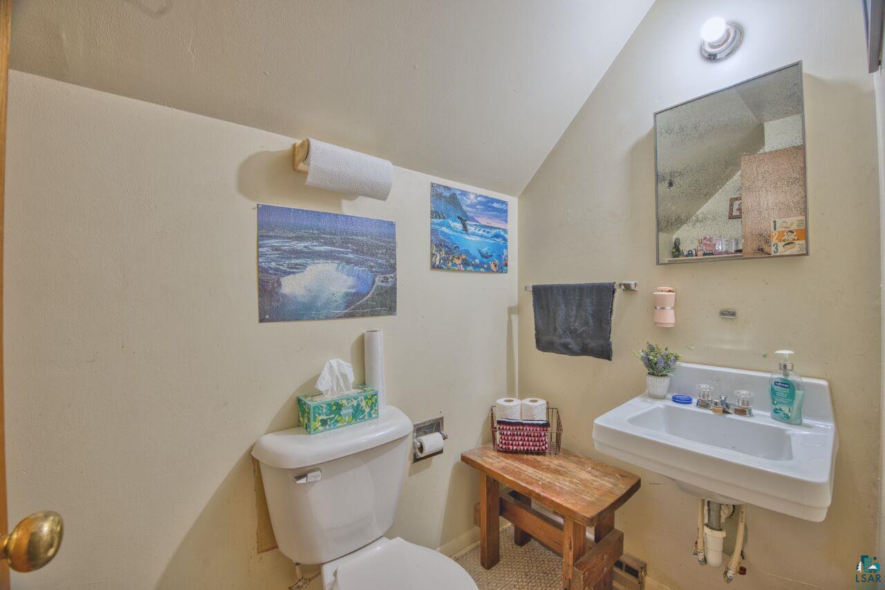 417 Arlington Road Hoyt Lakes, MN 55750 - Photo 13 of 32 Half bath with toilet and lofted ceiling
