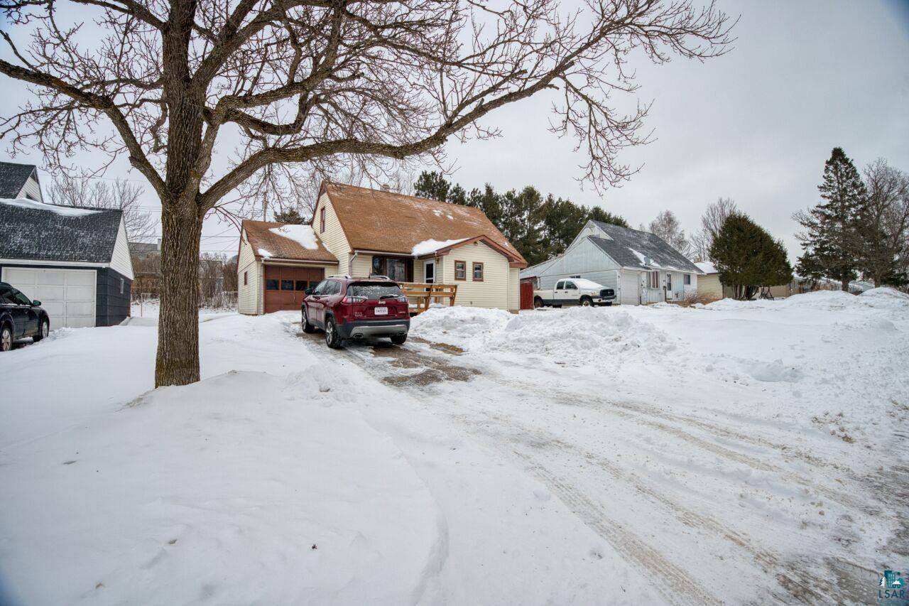 417 Arlington Road Hoyt Lakes, MN 55750 - Photo 25 of 32 View of front of property with a residential view