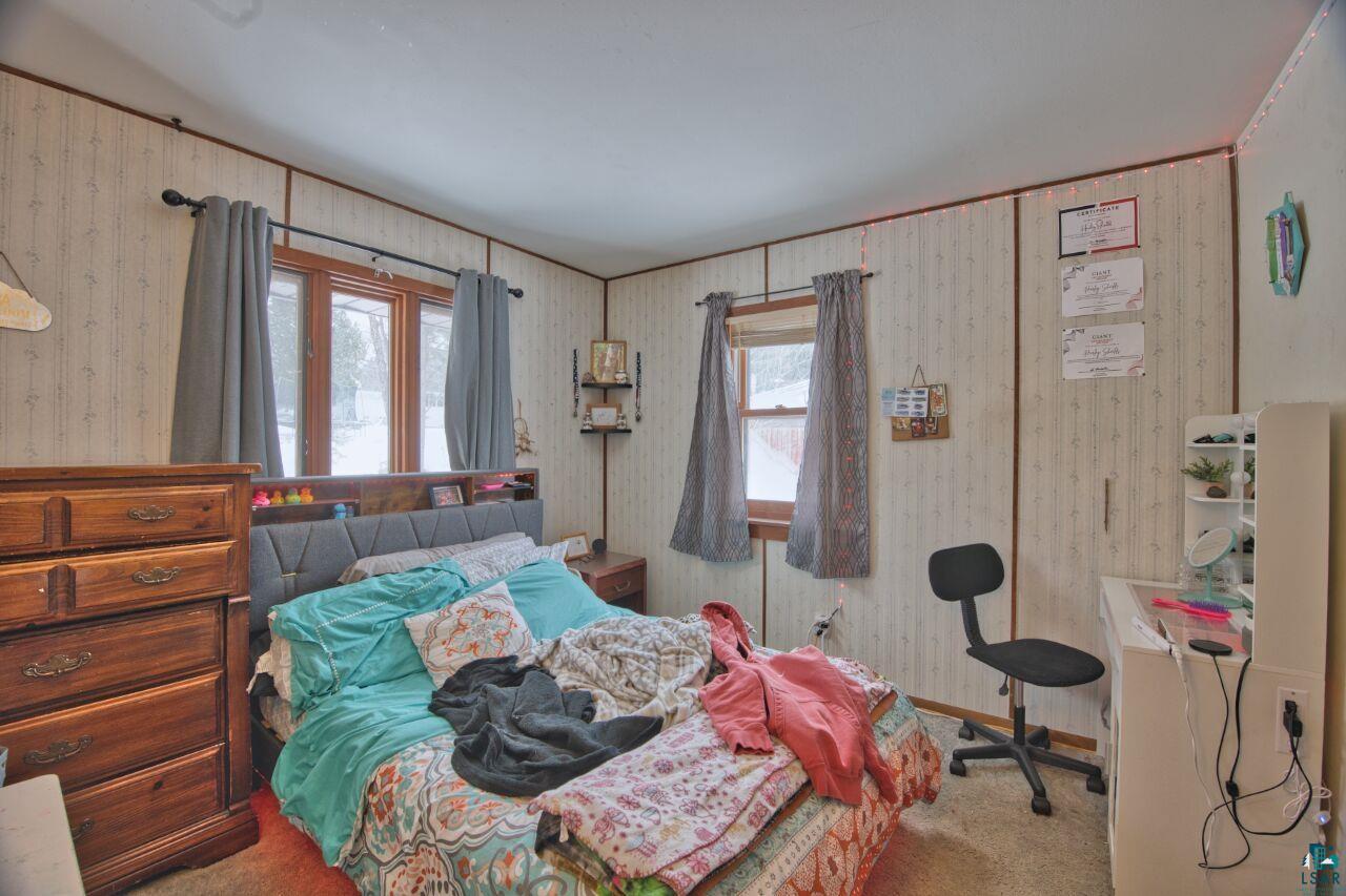 417 Arlington Road Hoyt Lakes, MN 55750 - Photo 9 of 32 Carpeted bedroom with wallpapered walls