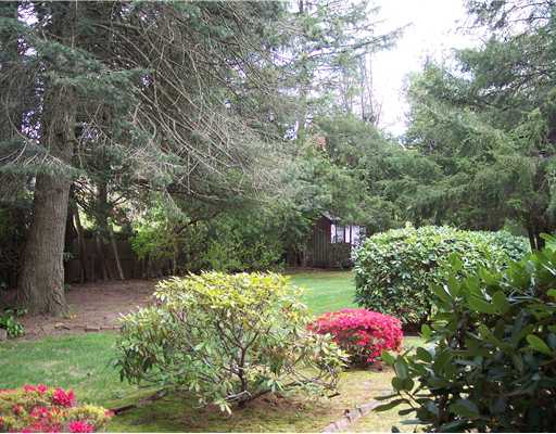 1078 Toll Gate Road Warwick, RI 02886 - Photo 3 of 12 Yard/Garden.