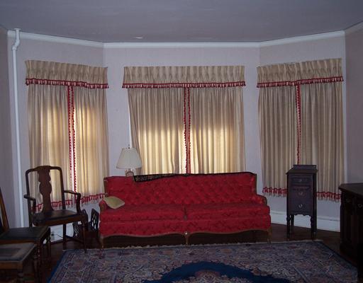 1078 Toll Gate Road Warwick, RI 02886 - Photo 5 of 12 Living Room.