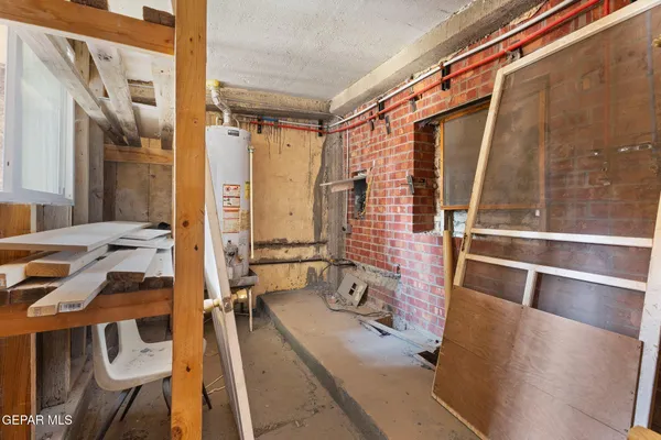 a view of walk in closet