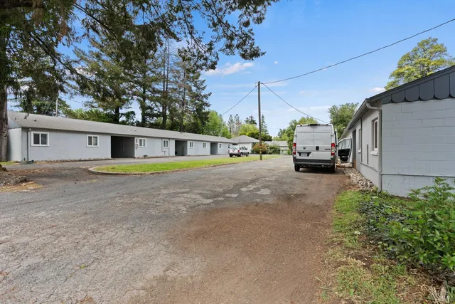 $2,155,000 | 530-570 Talmage Road, Ukiah, CA 95482