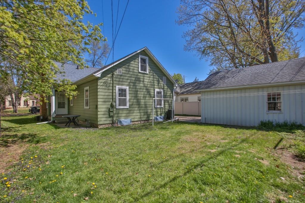 417 Ruder Street Wausau, WI 54403 - Photo 7 of 31
