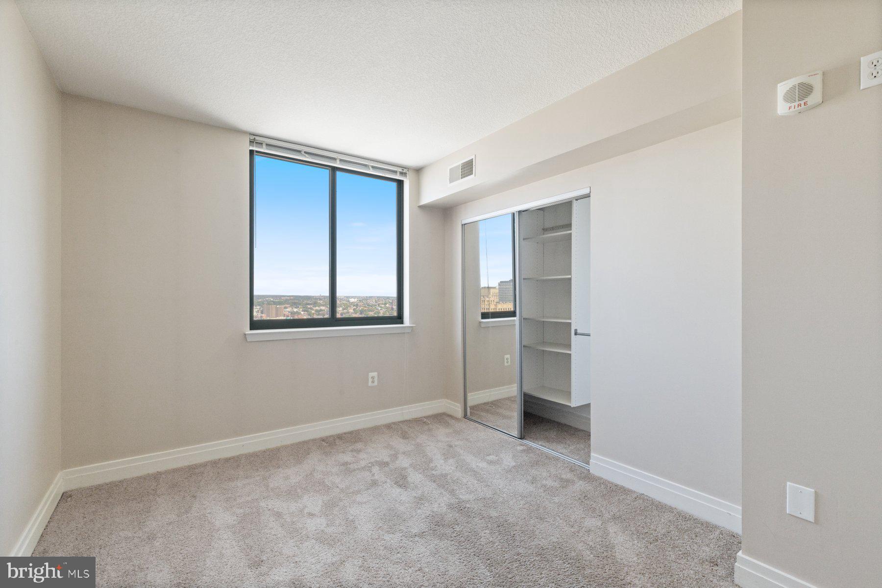 414 Water Street, Unit 2512 Baltimore, MD 21202 - Photo 21 of 40 a view of an empty room with closet and a window