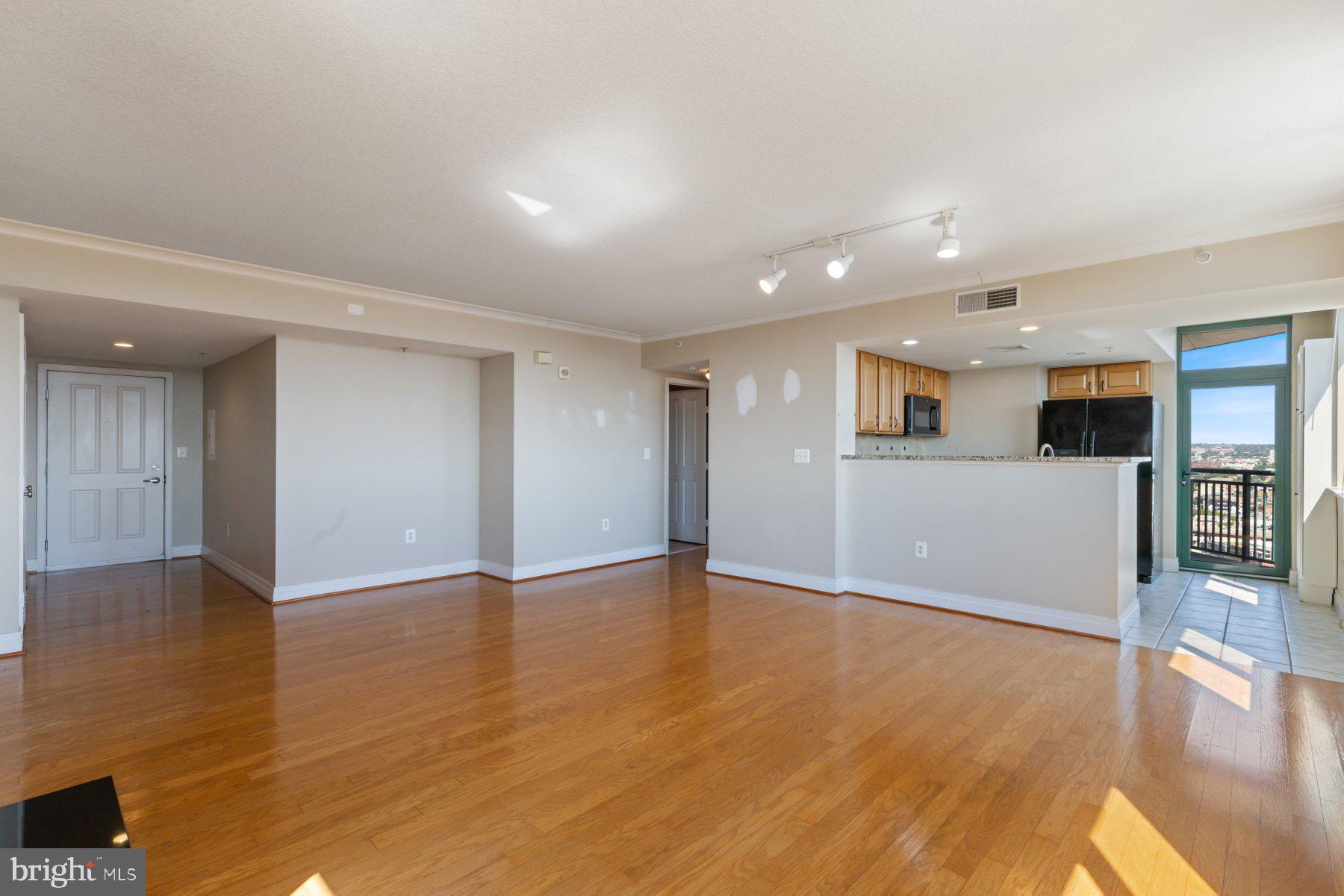 414 Water Street, Unit 2512 Baltimore, MD 21202 - Photo 5 of 40 a view of an empty room with wooden floor