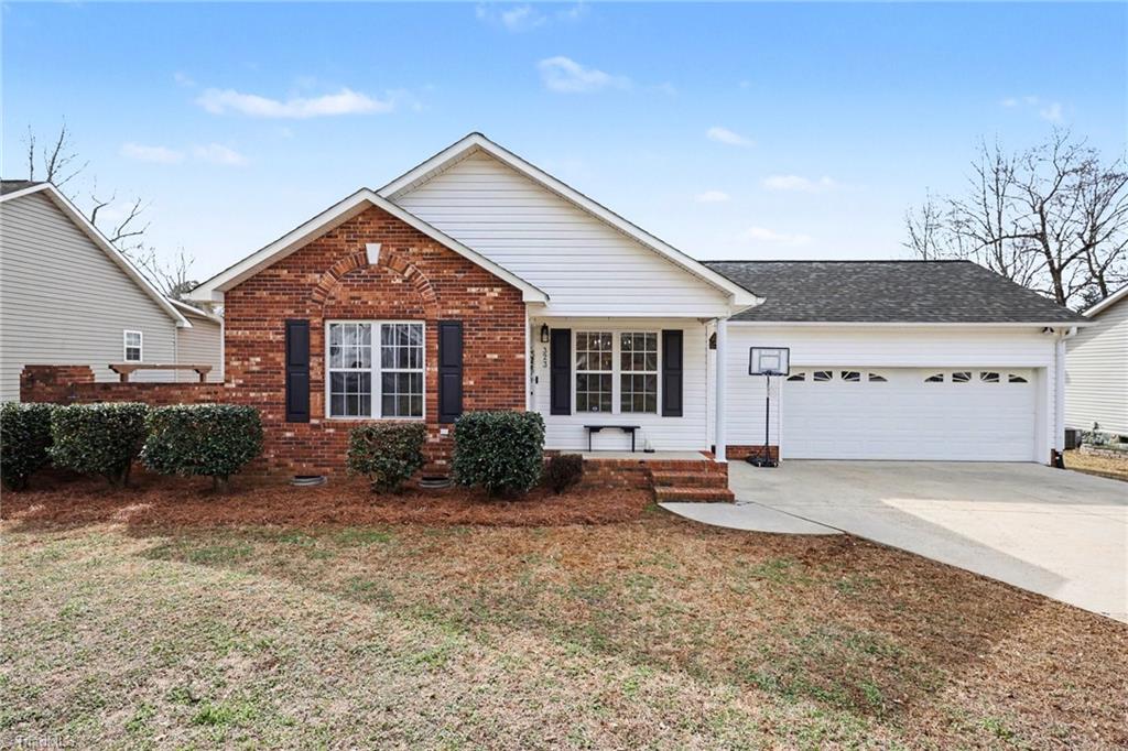 323 Jarrett Road Thomasville, NC 27360 - Photo 2 of 25 Gallery Image 2