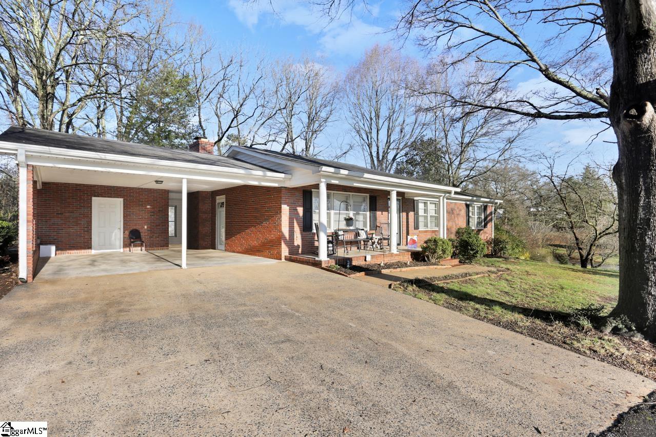 675 Arlington Road Greer, SC 29651 - Photo 3 of 34