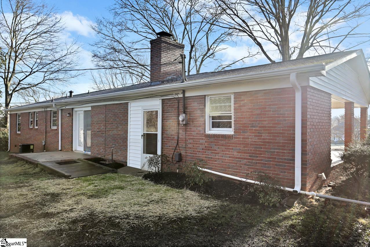 675 Arlington Road Greer, SC 29651 - Photo 4 of 34