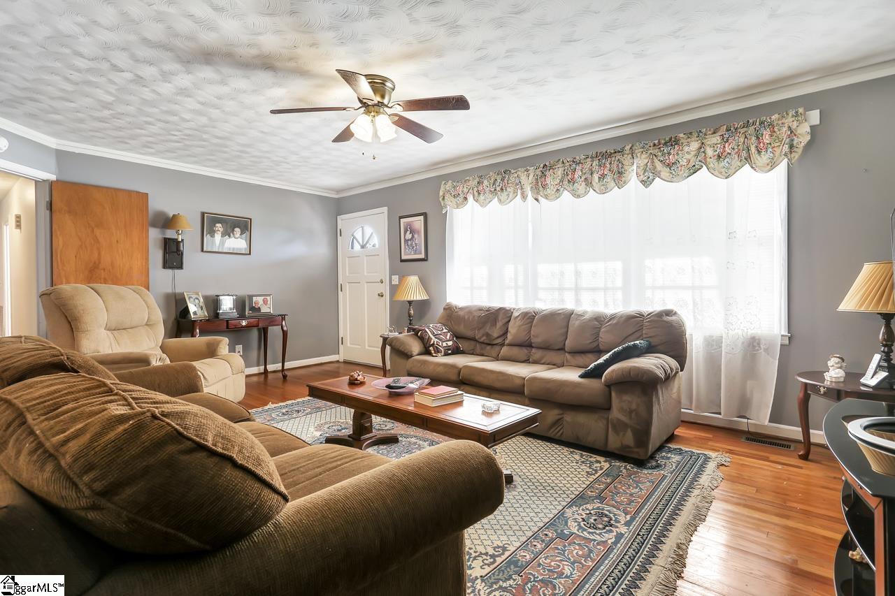 675 Arlington Road Greer, SC 29651 - Photo 8 of 34