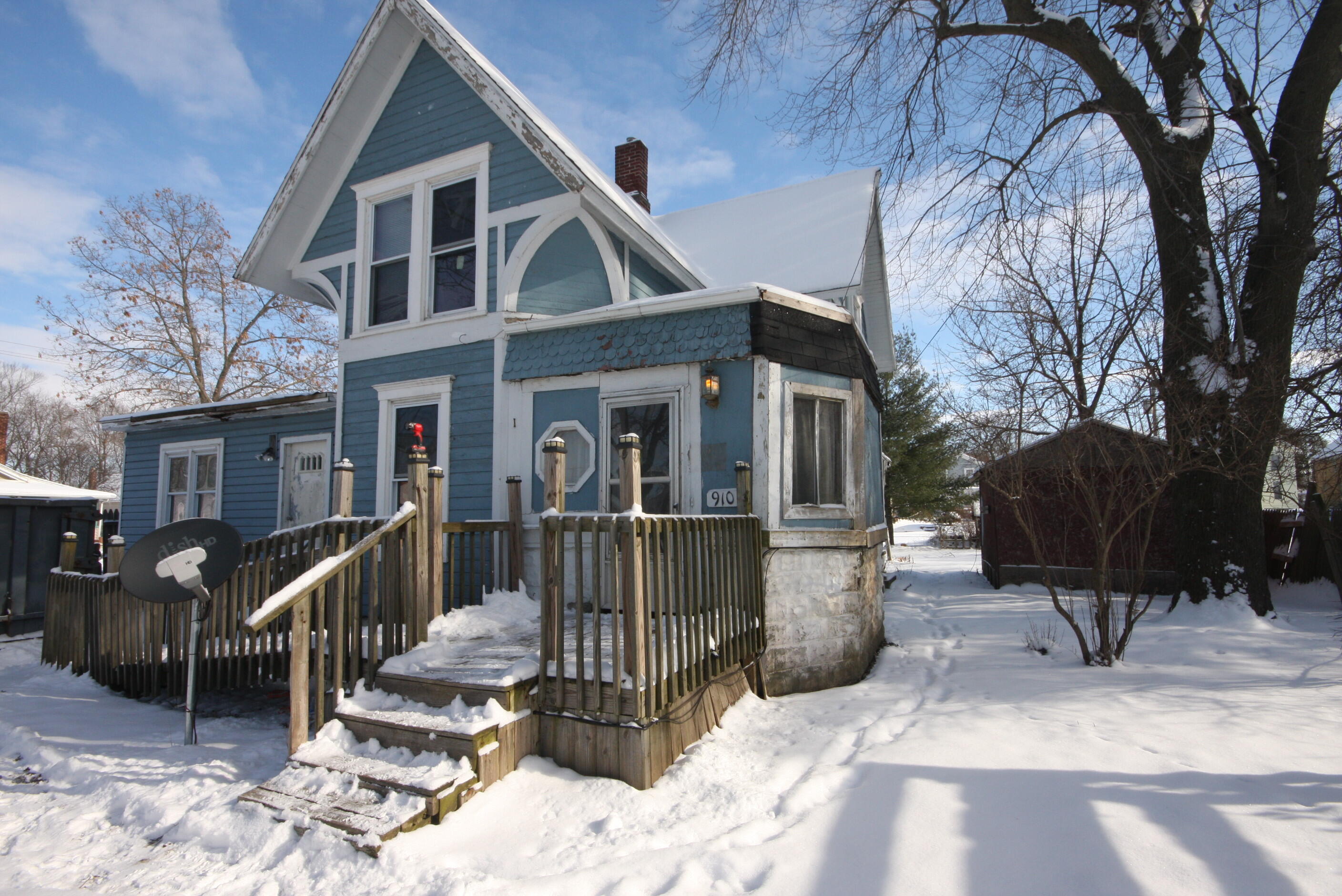 910 Third Street Three Rivers, MI 49093 - Photo 1 of 20 IMG_6555