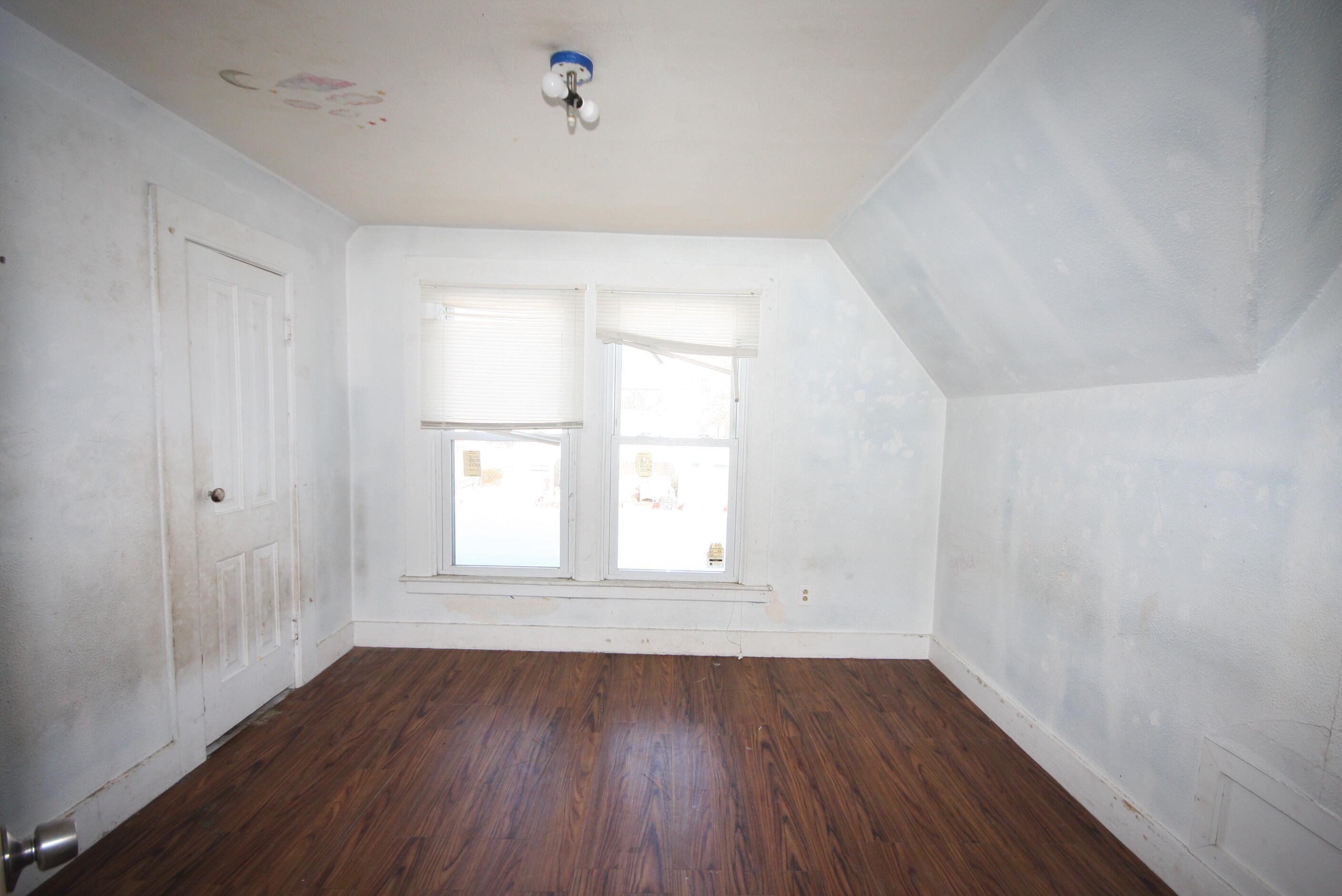 910 Third Street Three Rivers, MI 49093 - Photo 18 of 20 IMG_6551