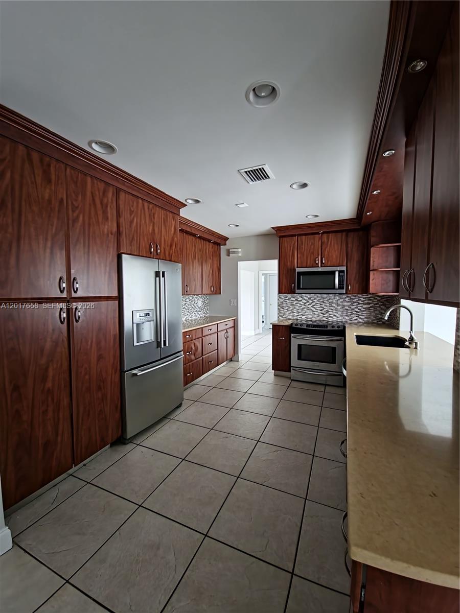 4900 Cleveland Street Hollywood, FL 33021 - Photo 5 of 25