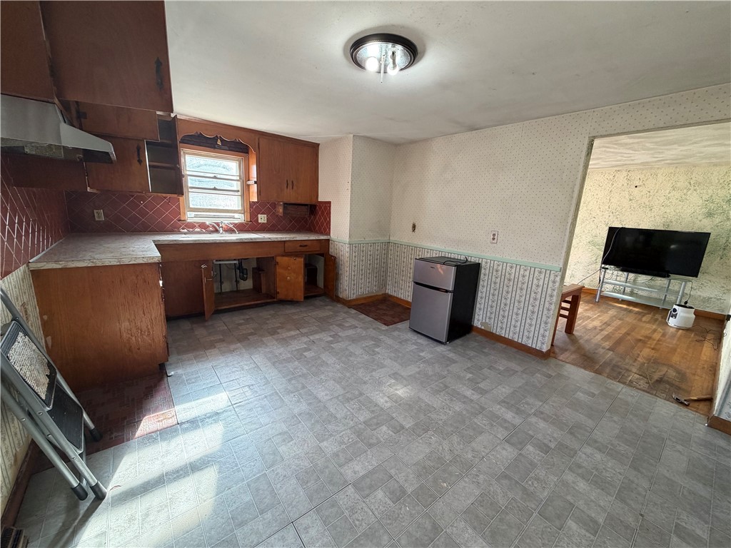 546 Robinson Street Woonsocket, RI 02895 - Photo 2 of 5