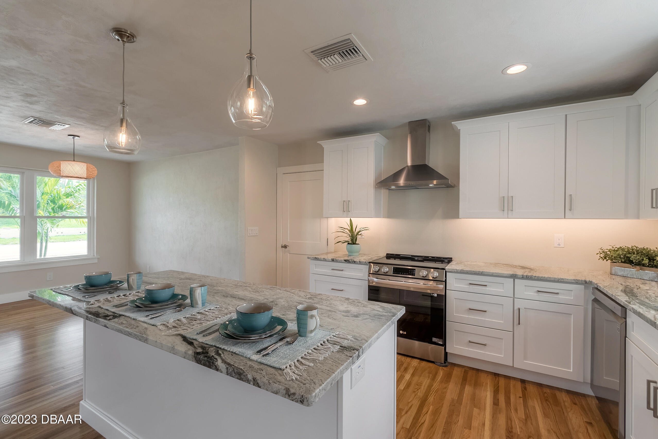 322 North Halifax Drive Ormond Beach, FL 32176 - Photo 5 of 34 Kitchen