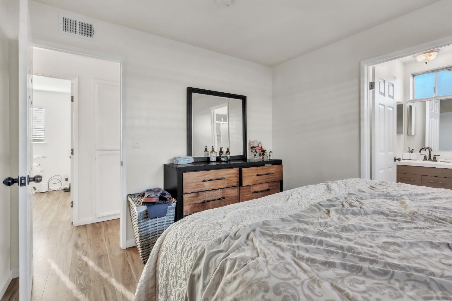 7517 Addison Way Sacramento, CA 95822 - Photo 14 of 52