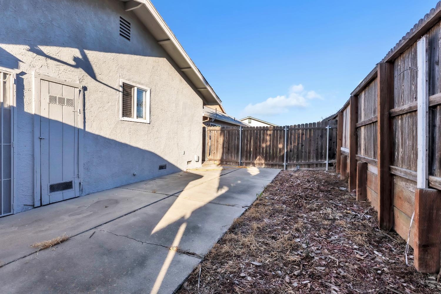 7517 Addison Way Sacramento, CA 95822 - Photo 4 of 52