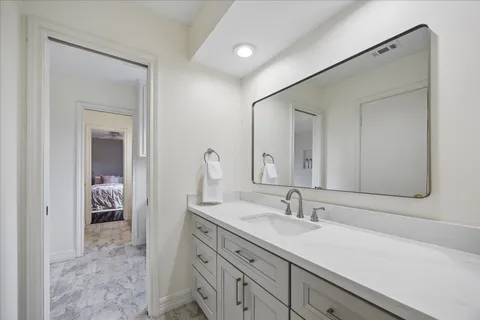 $1,080,000 | 306 Gessner Road, Bunker Hill Village, TX 77024