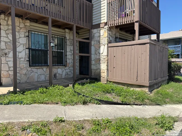 $1,040 | 5944 Danny Kaye Drive, Unit 1, San Antonio, TX 78240