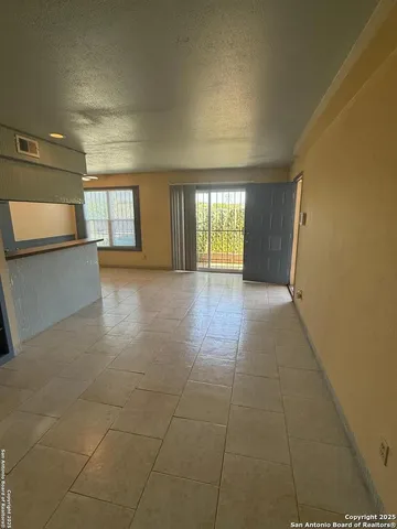 $1,040 | 5944 Danny Kaye Drive, Unit 1, San Antonio, TX 78240