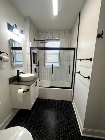 $2,200 | 5461 West Haddon Avenue, Unit 2, Chicago, IL 60651