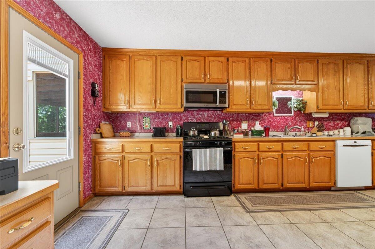 303 Oak Ridge Drive Bassett, VA 24055 - Photo 15 of 63 16-303 ORD-16