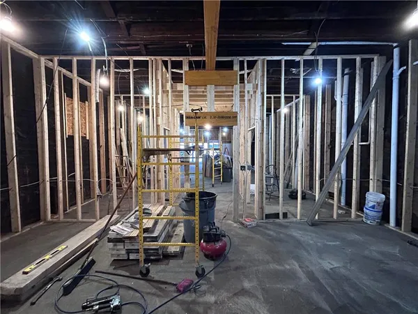 $1,300 | 1231 Merchant Street, Ambridge, PA 15003