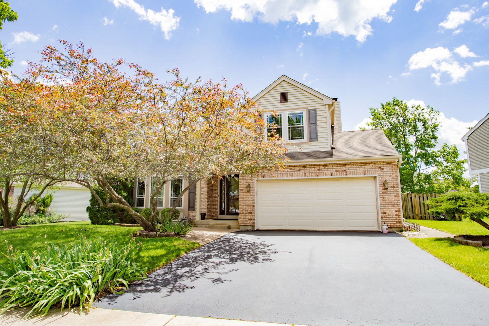 1020 Pembridge Road Lake Zurich, IL 60047 - Photo 2 of 44