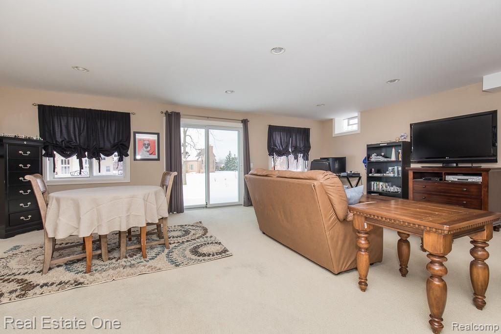 4122 Norwich Court Rochester, MI 48306 - Photo 41 of 53 4122 Norwich MLS-W053.jpg