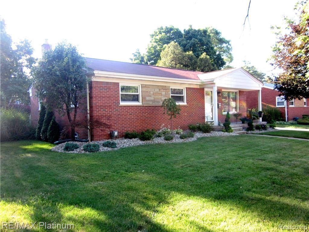 9806 Merriman Road Livonia, MI 48150 - Photo 33 of 34 33.JPG