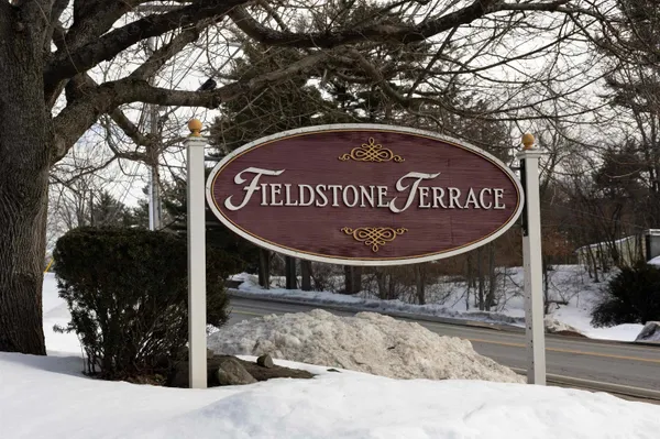 $2,200 | 3 Fairfax Avenue, Unit 243, Derry, NH 03038