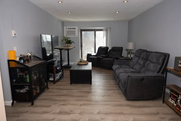 $2,200 | 3 Fairfax Avenue, Unit 243, Derry, NH 03038