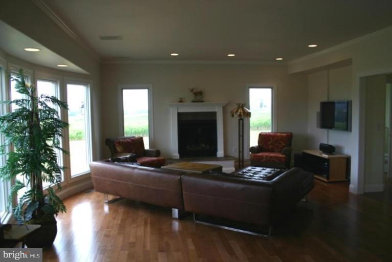 4806 Rohrersville Road Rohrersville, MD 21779 - Photo 8 of 25 Family Room