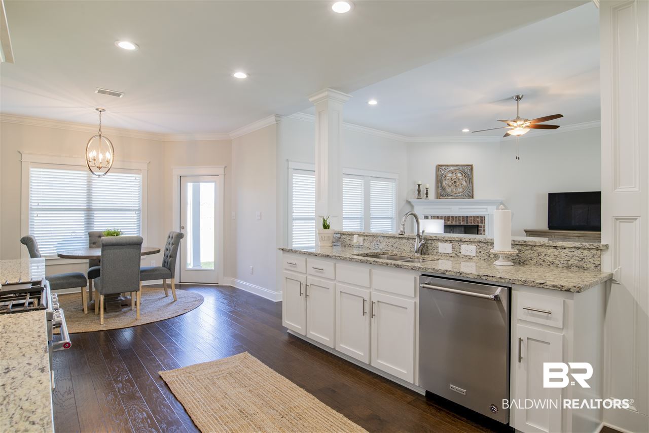 272 Garrison Boulevard Fairhope, AL 36532 - Photo 12 of 37 Kitchen