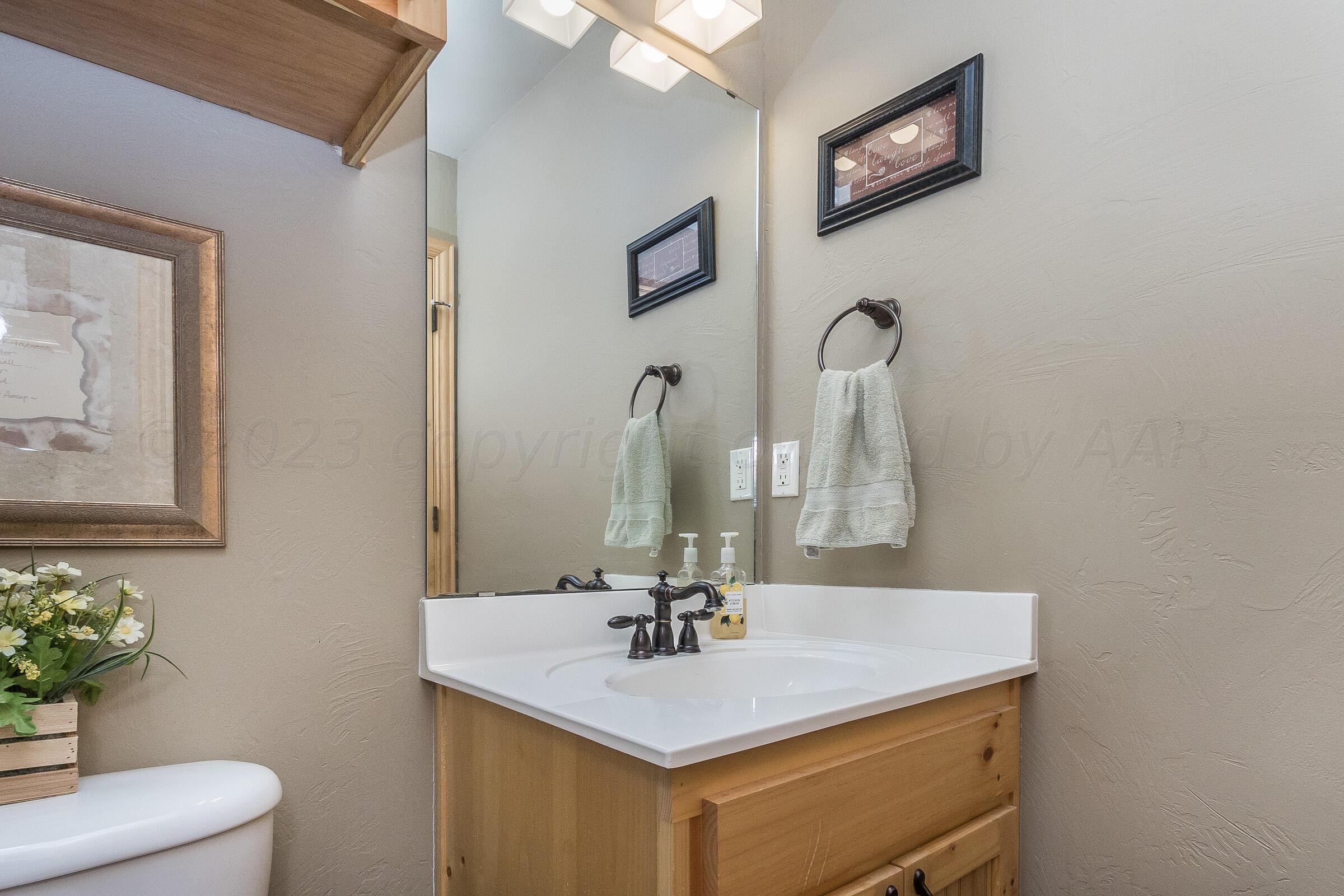 16901 Dove Prairie Road Canyon, TX 79015 - Photo 26 of 35 028_Powder Room