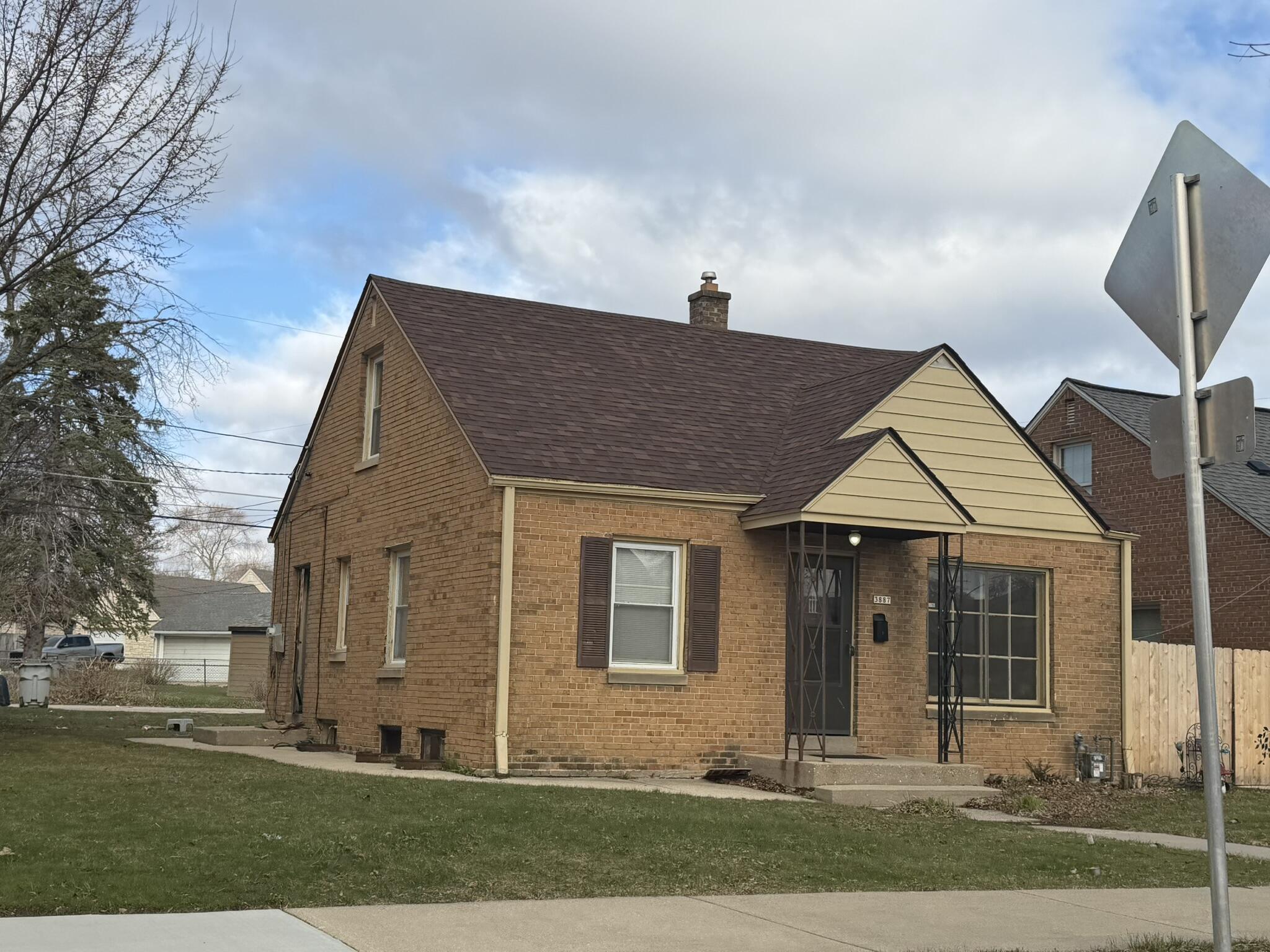 3887 North 56th Street Milwaukee, WI 53216 - Photo 2 of 4 IMG_1926