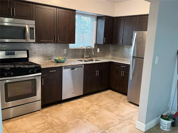 $2,700 | 7761 Northwest 34th Street, Davie, FL 33024