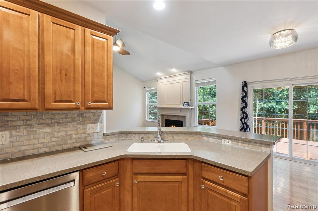 4176 Merriman Loop Howell, MI 48843 - Photo 16 of 48