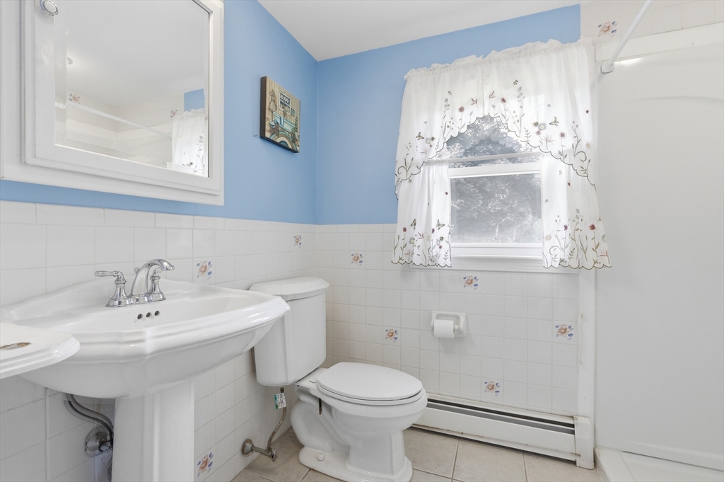 335 Pelham Road Dracut, MA 01826 - Photo 21 of 30