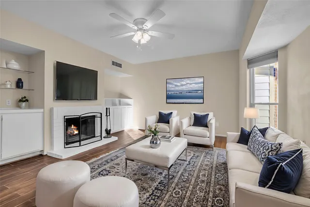 $2,150 | 2086 Augusta Drive, Unit 53, Houston, TX 77057