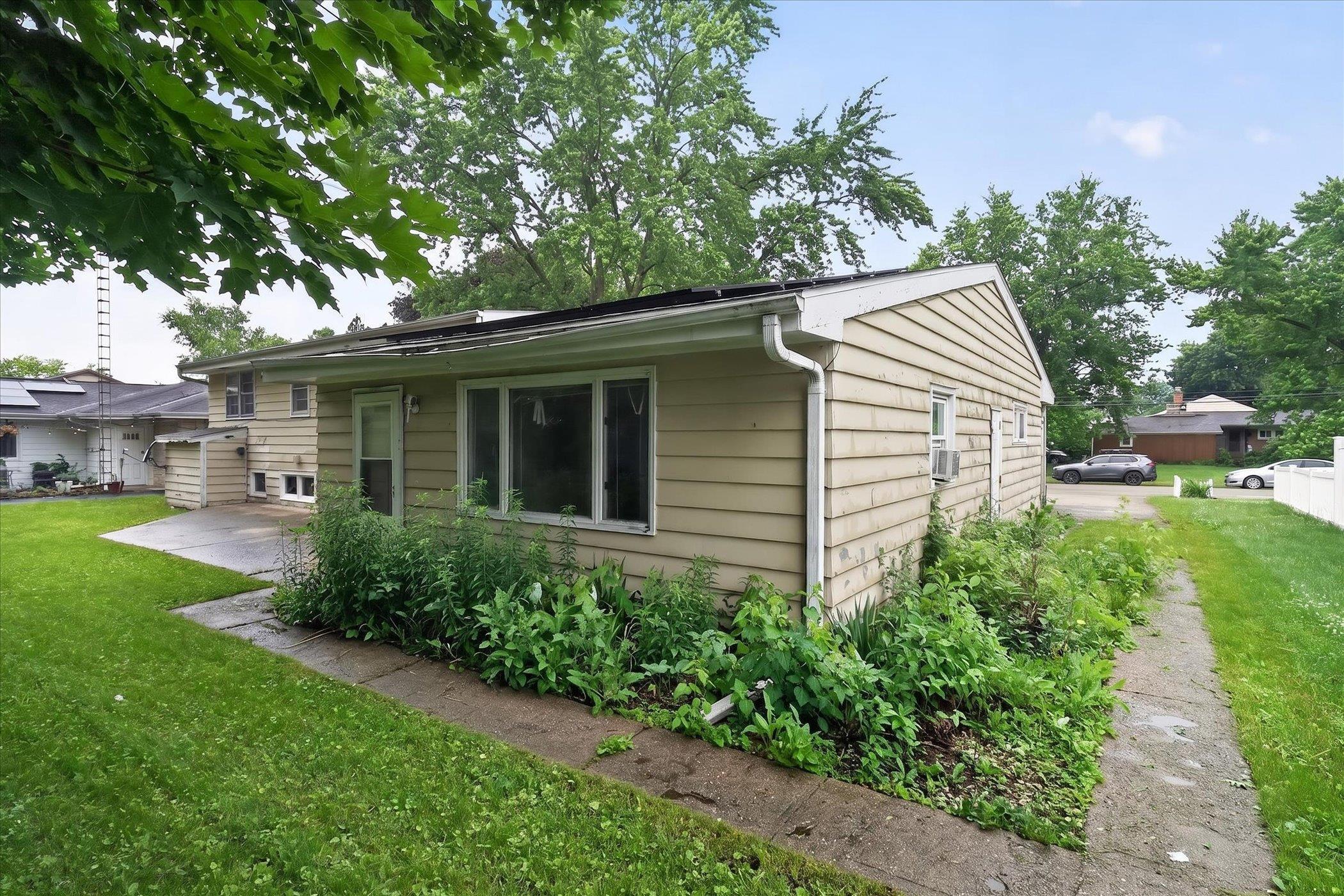 628 High Terrace DeKalb, IL 60115 - Photo 3 of 22