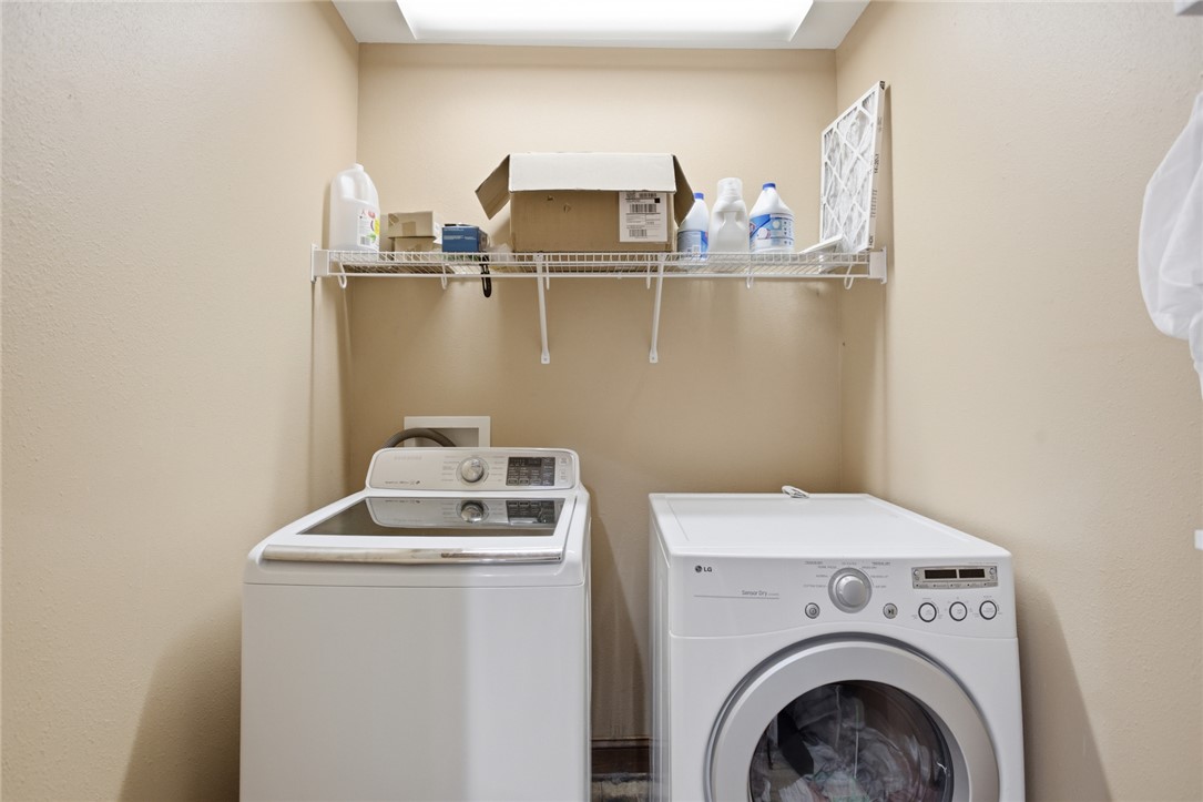 207 Devonhurst Drive Seneca, SC 29678 - Photo 23 of 50 This dedicated laundry room provides convenience and ample space for household chores.