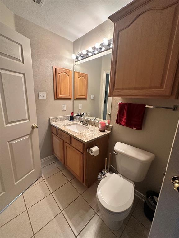 2450 Streamside Court Frisco, TX 75036 - Photo 20 of 28 a bathroom with a toilet a sink and a mirror