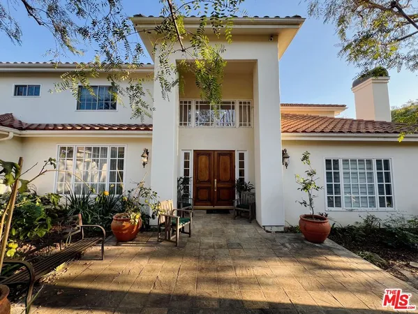 a view of a house with outdoor space