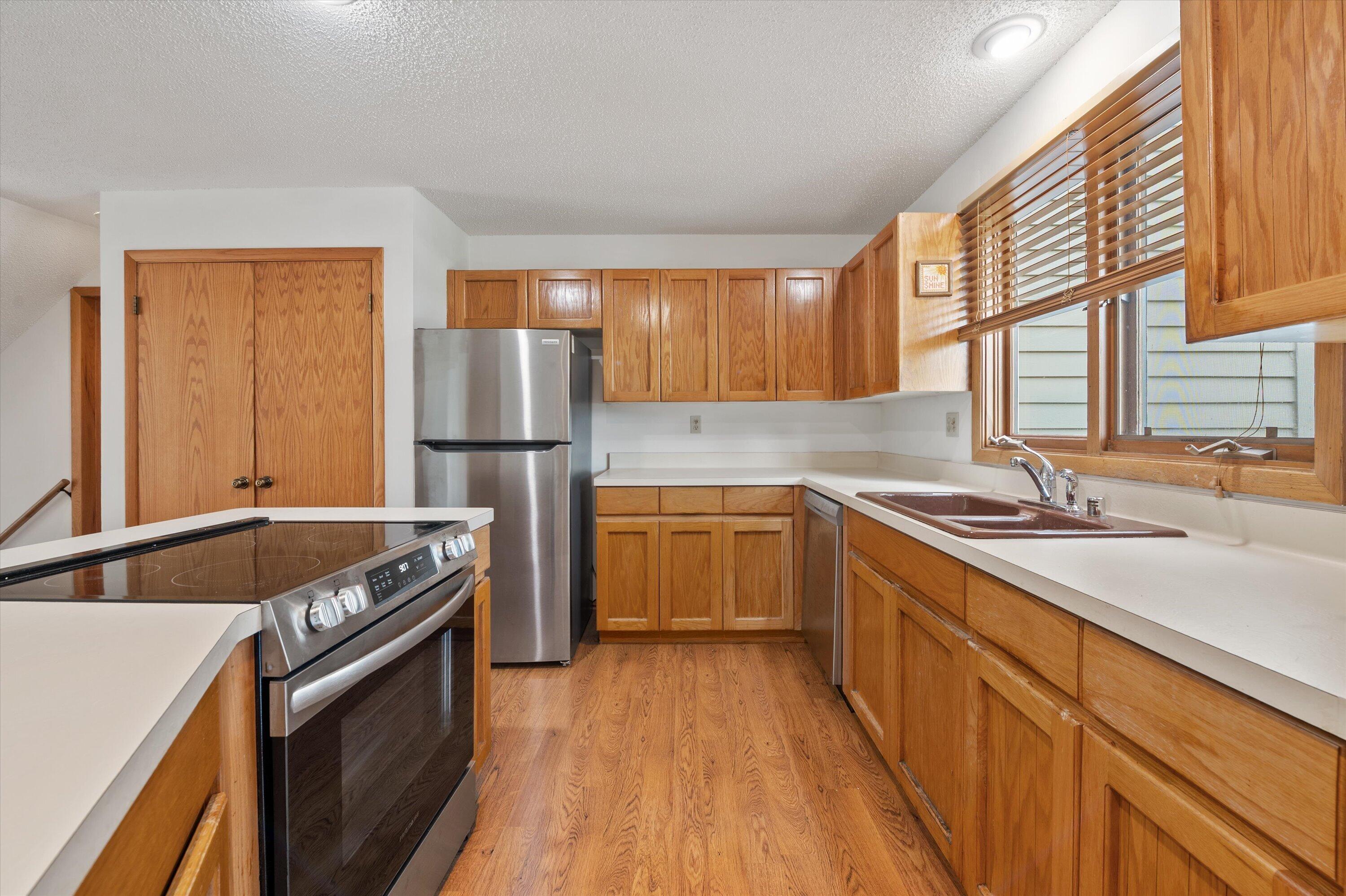 15661 West Ridge Road New Berlin, WI 53151 - Photo 7 of 32 13-DSC1201